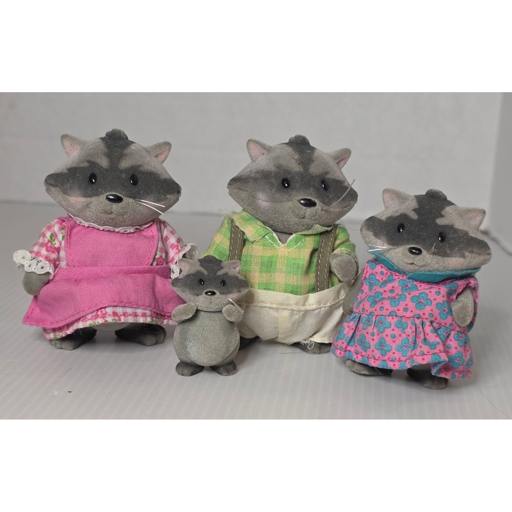 Li'l Woodzeez Diggadilly Raccoon Family 4 Figures Gray Fair 6152Z